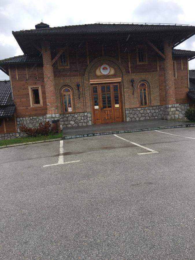 Vila Nacionalna Kuca Bajo Mackat Exteriér fotografie